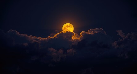 Obraz premium Golden moonlight from a full moon illuminating growing clouds on a night canvas