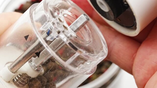 Mixing five types of pepper for better flavor in cooking at home