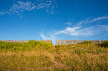 新潟　夕暮れの空と柵