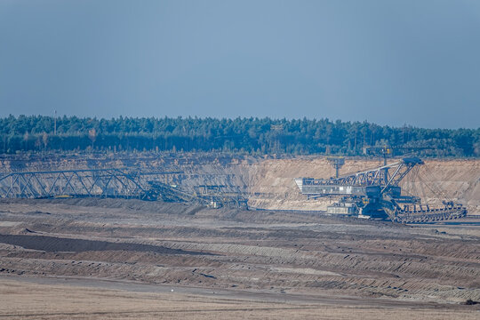 Bagger im Tagebau
