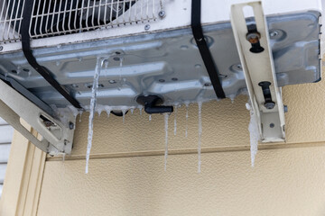 エアコン室外機のつらら