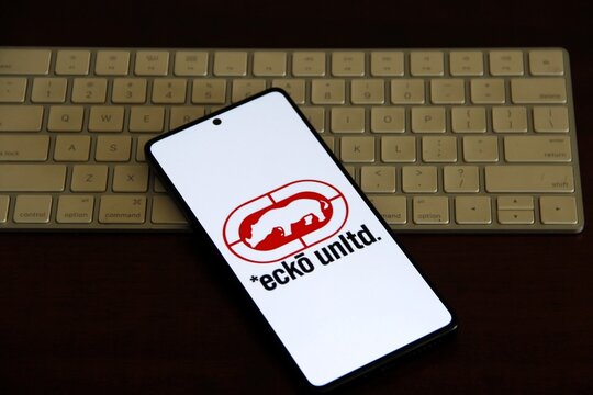 Ecko Unltd - Eckō Unltd - Marca global de roupas urbanas (streetwear), famosa pelo seu logotipo de rinoceronte, criada por Marc Ecko em 1993, representando a cultura jovem, grafite, hip-hop e esportes