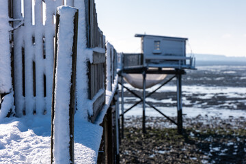 Carrelet enneigé de la Baie de Yves, Charente Maritime, France © jujud3100