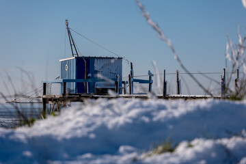 Carrelet enneigé de la Baie de Yves, Charente Maritime, France © jujud3100