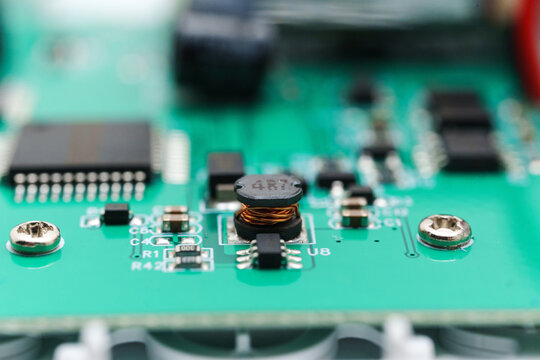 Inductor choke on a circuit board of a switching power supply