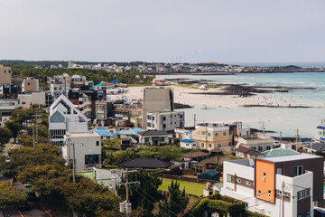 Obraz premium Jeju Island, Hyeopjae Beach, Hallim, white sand beach and sea, Hallim-ro, Hallim-eup, Geumneung Beach, Jeju-do, South Korea, Jeju Province, landscape view in a sunny day, and Biyangdo island