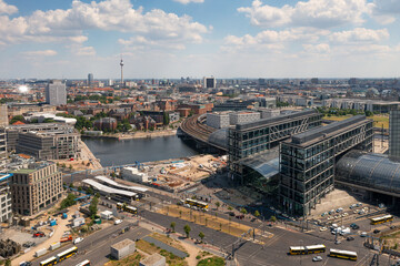 Berlin. Aerial Aussicht mit Hauptbahnhof im Vordergrund.