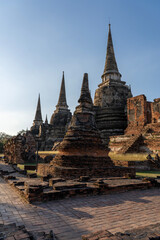Obraz premium Ancient Buddhist Temple Ruins and Buddha Statues in Ayutthaya, Thailand