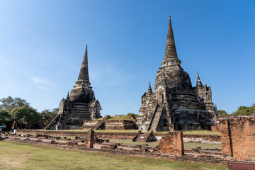 Obraz premium Ancient Buddhist Temple Ruins and Buddha Statues in Ayutthaya, Thailand