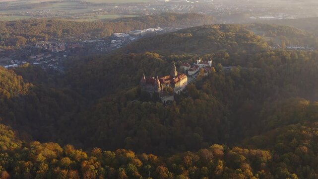 Panoramiczny widok na dolinę Książańskiego Parku Krajobrazowego