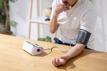 Fotobehang Restaurant 血圧を計る男性  © naka