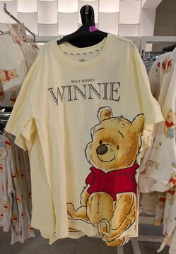 Camis&oacute;n para mujer con Winnie the Pooh de Disney en tienda Primark de Madrid, Espa&ntilde;a, 21 de enero de 2026