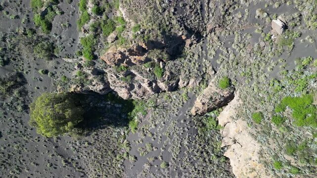 Gran Canaria - Hiszpania - Caldera de Bandama
to imponujący krater wulkaniczny o głębokości ok. 200-216 m i średnicy ponad 1000 m nagrany z drona