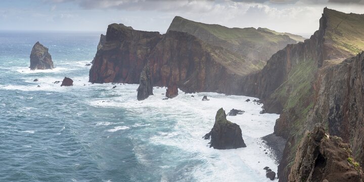 Rock formations in the Atlantic Ocean, volcanic peninsula, Ponta de S&atilde;o Louren&ccedil;o, Ponta de Sao Lourenco, rocky coast, Punta de San Lorenzo, Madeira, Portugal