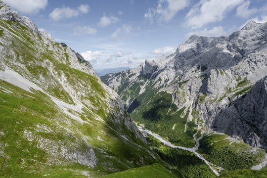 View of H&ouml;llental and rocky mountain landscape with Jubil&auml;umsgrat, on the Schafsteig on the Waxenstein ridge, Wetterstein Mountains, Garmisch-Partenkirchen, Werdenfelser Land, Upper Bavaria, Bavaria, Germany