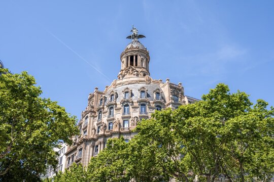 Building Edifici de la Uni&oacute; i el F&egrave;nix, Passeig de Gr&agrave;cia, Barcelona, Catalonia, Spain
