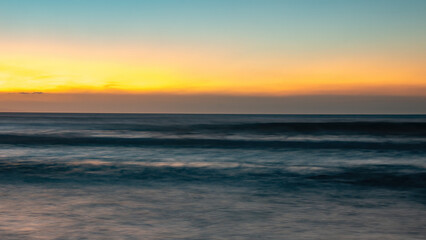 Obraz premium Sunset on the shoreline of Maui Hawaii