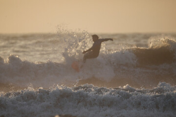 朝焼けと波乗り