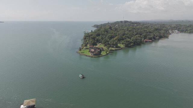 castillo izabal rio dulce