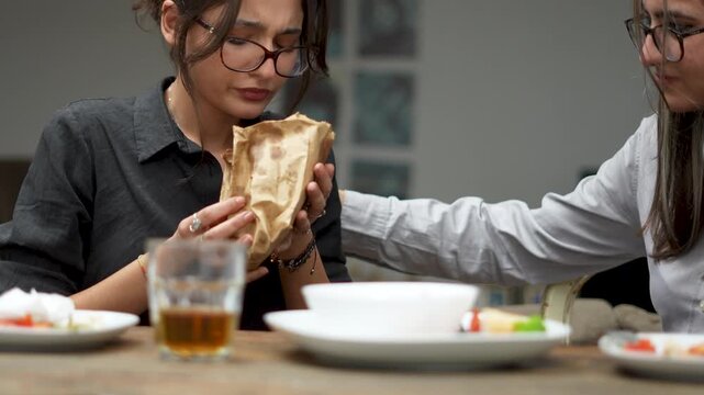 woman have food poisoning
