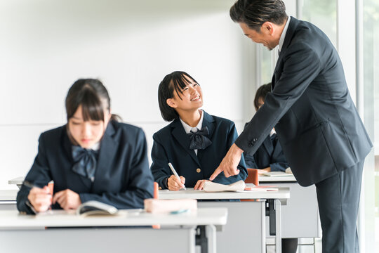 Elementary school students, junior high school students, high school students, and female high school students receiving instruction from teachers, lecturers, and instructors in school classes and cra