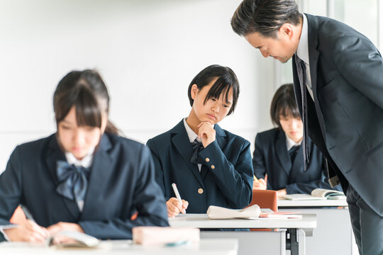 Elementary school students, junior high school students, high school students, and female high school students receiving guidance from teachers, lecturers, and instructors in school classes and cram s