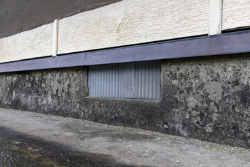 床下通気口のメッシュカバー