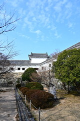 青空に映える姫路城・西の丸百間廊下の外観