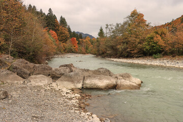 Herbstliches L&uuml;tschinetal im Berner Oberland