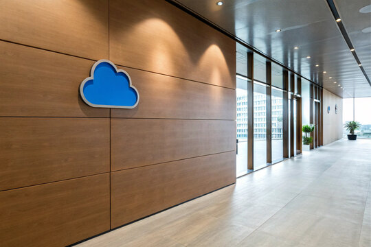 Modern Cloud Logo Concept &ndash; Technology Branding for SaaS, Web Hosting and Digital Infrastructure Solutions