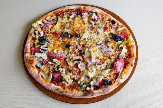 Traditional Turkish cuisine. Pizza, pita, pidesi, sucuk, hummus, kebab. Many dishes on the table. Serving dishes in restaurant. Mix, formaggi, veggie karisik pizza. Top view, flat lay