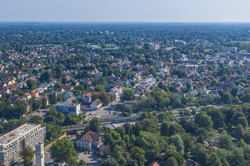 Obraz premium Ausblick auf die Metropolregion München rund um die Stadt Puchheim in Oberbayern