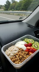 車窓の朝食風景