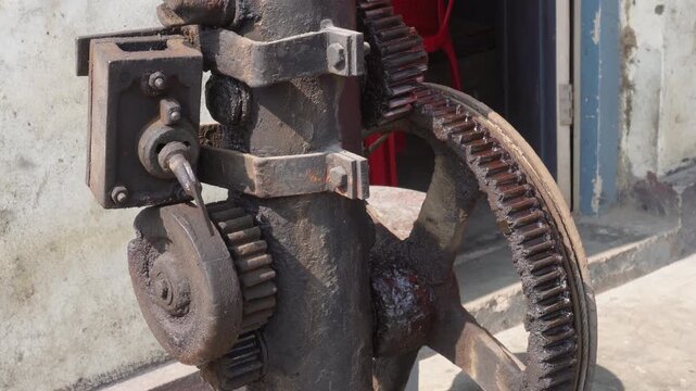 Traditional Cast Iron Crank Gear Railway Junction Gate Lift Mechanism