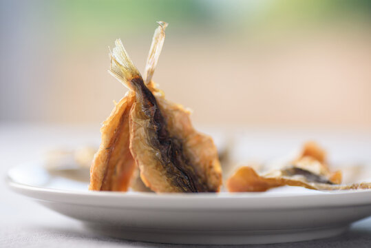 Roasted seasoned yellowstripe scad fish, original flavor, high protein healthy snack