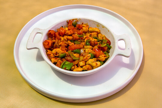 Dana kavurma, guvec.Sauteed meat with carrots and peas ( Turkish ; Et, Tavuk Sote. guvec  ) Et kavurma, orman ciftlik kebap. Tandir, tas kebabi.