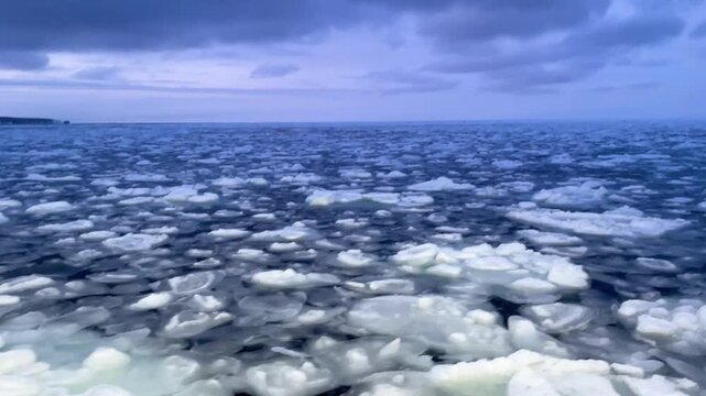 流氷、オホーツク海の冬