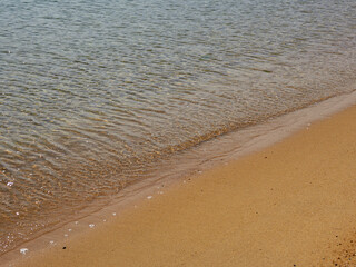 美しいビーチの砂浜と透明な海水の風景