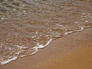 美しいビーチの砂浜と透明な海水の風景