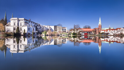 Lübeck Krähenteich Spiegelung wolkenlos © Carl-Jürgen Bautsch