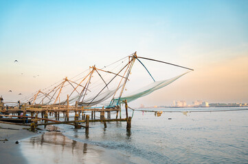 Chinese fishing nets on the shore of Kochi, Kerala in India, Cheena vala or tangkul, traditional stationary lift net © Berit Kessler
