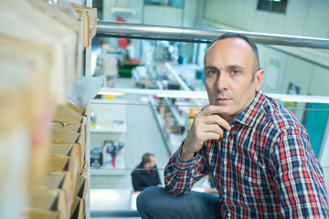 Fototapeta premium portrait of worker in front of racling
