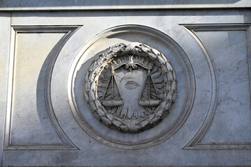 Symbole de la franc-ma&ccedil;onnerie &agrave; Paris, place du palais Bourbon