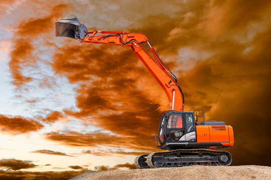 Ein Bagger arbeitet auf einer Baustelle