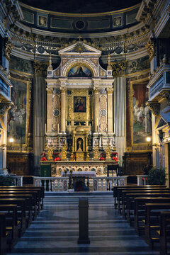 High altar of Chiesa di Santa Lucia del Gonfalone with golden decorations and baroque art, Rome