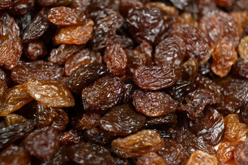 Obraz premium Macro texture of brown raisins, food background.