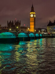 walking around cenral London in the pouring rain AENgland UK © Gail Johnson