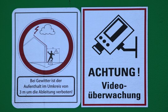 Warnschilder, CCTV, Blitzableiter
