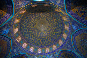 Sheikh Lotfollah Mosque at Naqhsh-e Jahan Square in Isfahan, Iran.