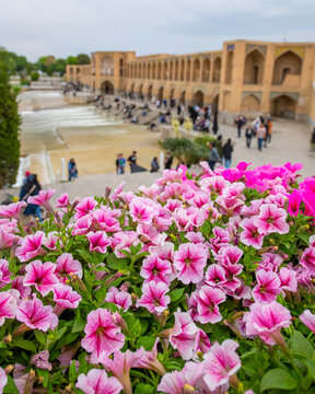 Sio Se Pol or Bridge of 33 arches, one of the oldest bridges of Esfahan and longest bridge on Zayandeh River